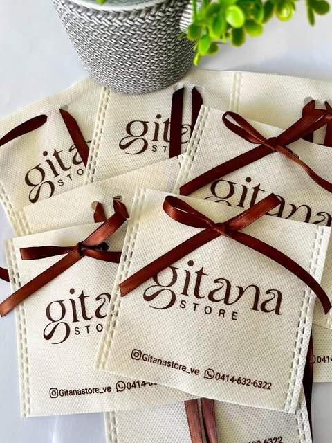 Bolsitas textiles y etiquetas coordinadas con la marca Gitana